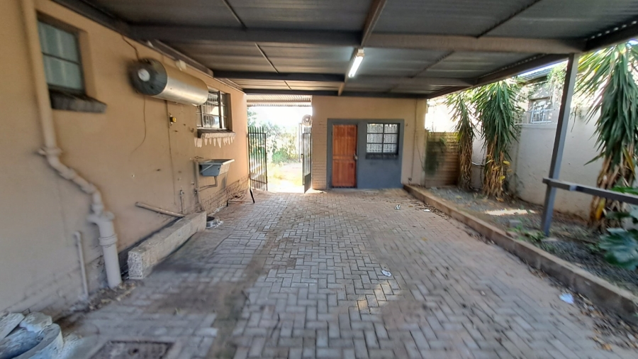 7 Bedroom Property for Sale in Willows Free State